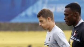 <b>INTRANQUILO. </b>Galán resopla, ayer, mientras corre con Kameni.