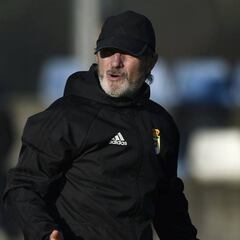 Anquela consolida el sistema de tres centrales en el Oviedo