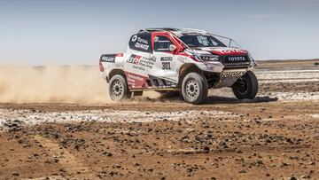 Alonso completa el primer día de test con el Toyota del Dakar