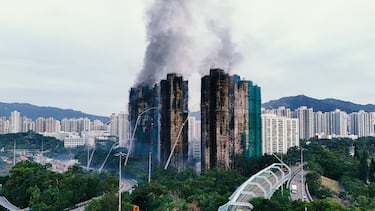 El incendio deja al menos 44 muertos y 279 desaparecidos.


