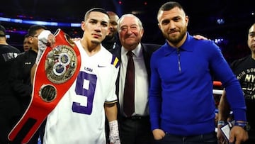 Te&oacute;fimo L&oacute;pez, Bob Arum y Vasyl Lomachenko.