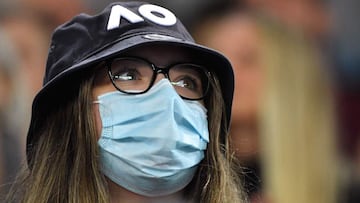 El uso de mascarillas y gafas es un problema para millones de personas.