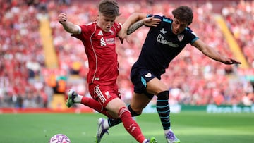 Soccer Football - Friendly - Liverpool v Athletic Bilbao - Anfield, Liverpool, Britain - August 4, 2025 Liverpool's Ben Doak in action with Athletic Bilbao's Unai Gomez REUTERS/Phil Noble