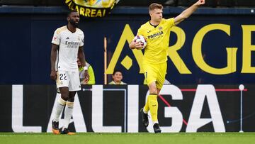 La cláusula de rescisión del delantero groget es de 38 millones de euros. Una condición a la que se remite el club amarillo tal y como ha demostrado recientemente al rechazar una oferta de 30 millones procedentes del West Ham United inglés. El jugador es del perfil de Simeone por lo que, en caso de quererle, el cuadro rojiblanco tendrá que hacer una oferta cercana a su cláusula si pretende llevárselo. De lo contrario, su llegada se antoja complicada ya que el delantero tiene contrato y se encuentra feliz en Villarreal.