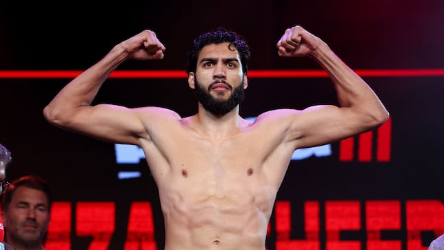 Hamzah Sheeraz noquea a Edgar Berlanga en el quinto round y busca a Canelo Álvarez