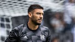 LONDON, ENGLAND - AUGUST 20: Fulham's Paulo Gazzaniga warming up before the match during the Premier League match between Fulham FC and Brentford FC at Craven Cottage on August 20, 2022 in London, United Kingdom. (Photo by Andrew Kearns - CameraSport via Getty Images)