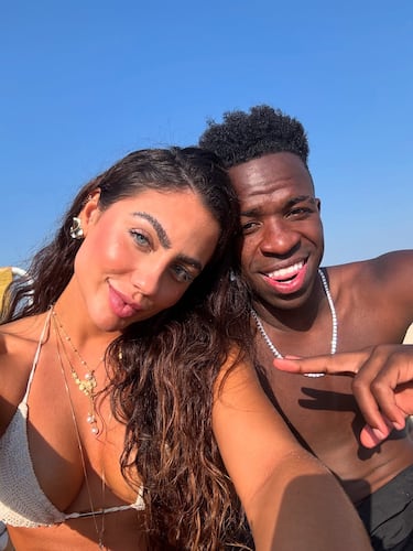 Vinicius Jr hits the beach with friends: the rich and famous on vacation