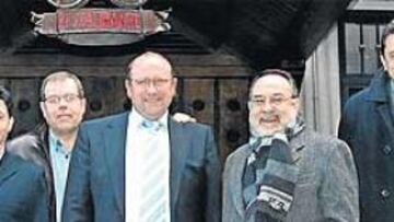 Paco Flores con los periodistas de AS