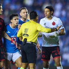 Arbitraje orquestó la remontada de Cruz Azul