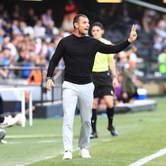 El Castellón rescinde el contrato de Rudé y busca entrenador