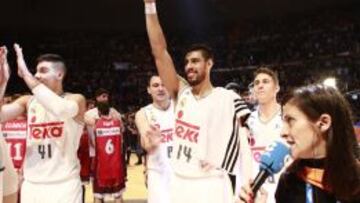 Los jugadores del Madrid celebran el pase a semifinales.