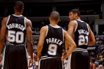 En la temporada 1979-80, la NBA introdujo la l¨ªnea de tres. Desde entonces, no se ha visto nada tan horrible como el partido que firm¨® Chicago Bulls en la temporada 1998-99, que por algo fue la primera sin Michael Jordan. Los Bulls anotaron 49 puntos en una derrota por 33 puntos contra los Heat. Y se quedaron en un 23,4% en tiros: 18/77 total, 0/9 en triples. En 2002, los Spurs firmaron un id¨¦ntico 23,4% contra los Raptors, pero al menos en su caso llegaron a 74 puntos (perdieron en la pr¨®rroga).