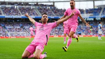 SAN SEBASTIAN, SPAIN - SEPTEMBER 18: Edu Exposito of Espanyol celebrates after scoring their team's first goal during the LaLiga Santander match between Real Sociedad and RCD Espanyol at Reale Arena on September 18, 2022 in San Sebastian, Spain. (Photo by Juan Manuel Serrano Arce/Getty Images)