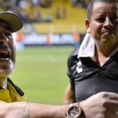 Dorados derrotó 2-0 a Leones Negros en el segundo triunfo de Maradona