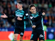 Riquelme celebra uno de sus goles en la Copa.