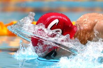 Curiosa la forma que hace el agua al paso de Zak Logue durante el campeonato británico de natación. 