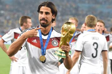 Otro madridista en esta ilustre lista. El centrocampista alem¨¢n fue titular en la D¨¦cima Champions del Real Madrid en la final de Lisboa ante el Atl¨¦tico. Tambi¨¦n lo fue en la gran victoria de Alemania en el Mundial. Era el cuarto t¨ªtulo de los germanos.