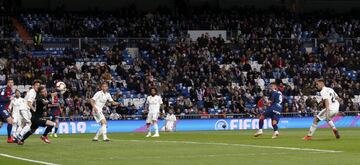 ¡¡CUCHO HERNÁNDEZ ABRE EL MARCADOR!! ¡Se fue Chimy Ávila de Nacho en la banda, centró perfecto desde la derecha y el delantero remató de primeras en la zona del punto de penalti para batir a Luca Zidane!