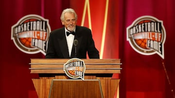 Paul Westphal, durante su ingreso en el Hall of Fame