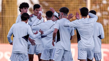 El Juvenil del Real Madrid y el del Valencia tuvieron que esperar a los árbitros.