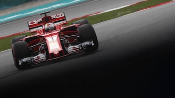 Sebastian Vettel con el Ferrari en Sepang.