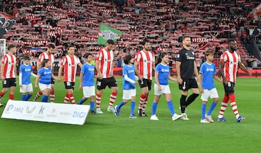 La camiseta está inspirada en la indumentaria que el Athletic Club utilizó a comienzos de los años setenta, durante el periodo comprendido entre 1970 y 1975, una etapa clave en la modernización de la entidad. Aquellos años estuvieron marcados por hitos como la recuperación del nombre original de Athletic Club, la puesta en marcha de las instalaciones de Lezama y la conquista de la Copa de 1973 frente al CD Castellón. 
