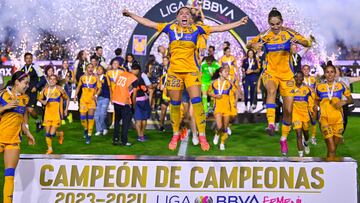   Cristina Ferral, Nayeli Rangel, Lizbeth Ovalle lifties the Champion Trophy of Tigres during the second leg of the Campeon de Campeonas Liga BBVA MX Femenil match between Monterrey vs Tigres UANL at Universitario Stadium, on July 01, 2024 in Monterrey, Nuevo Leon, Mexico.