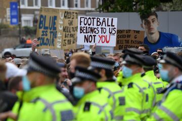 Los seguidores del Chelsea protestan contra la Superliga