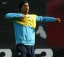 Galliani: "Ficharemos a Ronaldinho si el Barça acepta nuestras condiciones"