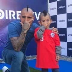 El emotivo encuentro de Vidal con el niño iraní que lo idolatra