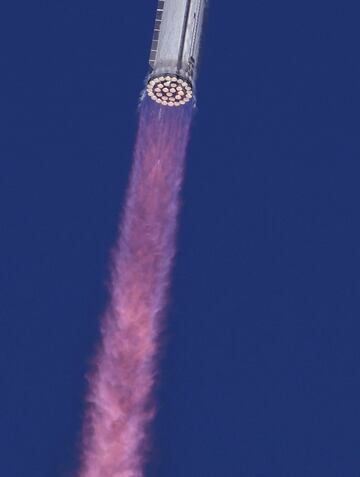 El megacohete Starship de SpaceX realiza un vuelo de prueba desde Starbase en Boca Chica, Texas.