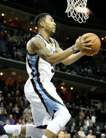 Courtney Lee, en la acción que dio el triunfo a los Grizzlies.