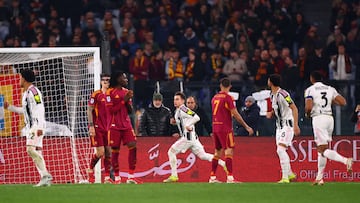 Soccer Football - Serie A - AS Roma v Juventus - Stadio Olimpico, Rome, Italy - March 1, 2026 Juventus' Francisco Conceicao celebrates scoring their first goal as AS Roma's Lorenzo Pellegrini and AS Roma's Manu Kone look dejected REUTERS/Guglielmo Mangiapane