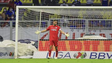 Jesús Corona durante un partido del Cruz Azul