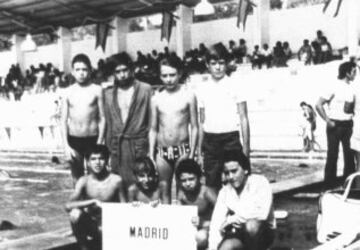 Ya en el colegio empezó a sobresalir deportivamente, primero en balonmano y después en baloncesto. Llegó a ser campeón de natación de Castilla.