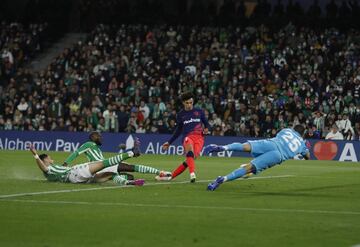 1-2. João Félix marca el segundo gol.