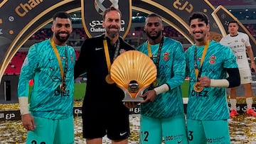 Manuel Almunia continúa ganando títulos 10 años después de colgar los guantes