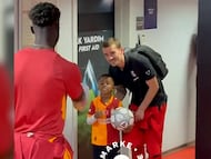 El pequeño Salvador fue el afortunado en los camerinos tras conseguir una fotografía con el referente francés.