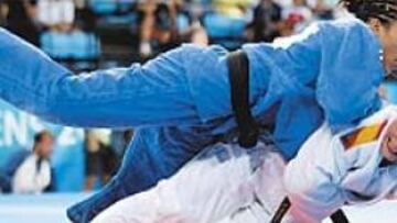 <b>DERRIBADA. </b>Sara Álvarez perdió al inicio del combate.