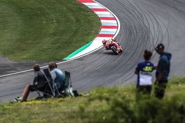 Gran homenaje a Ángel Nieto en Brno: podio con trío español