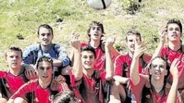 <b>BALONES DE ILUSIÓN. </b>Los 18 Sub-17 españoles que inician hoy el Europeo de Luxemburgo confían en lograr el título. Así de sonrientes posaron para AS.