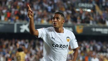 VALENCIA, SPAIN - OCTOBER 29: Samuel Lino of Valencia CF celebrates after scoring a goal, which is later disallowed by VAR during the LaLiga Santander match between Valencia CF and FC Barcelona at Estadio Mestalla on October 29, 2022 in Valencia, Spain. (Photo by Clive Brunskill/Getty Images)