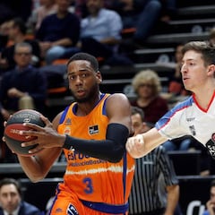 El Valencia divisa la Copa tras batir con oficio al Obradoiro