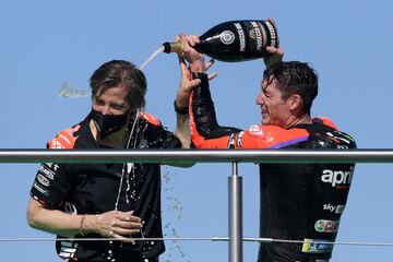 Aleix Espargaró celebra la victoria. 