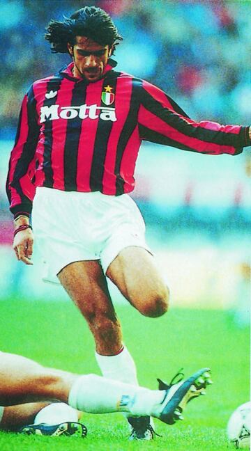Gianluigi Lentini fich¨® por el AC Milan procedente del Torino por ?13 millones en 1992, lo que fue el fichaje m¨¢s caro de la ¨¦poca. Tras una buena primera temporada su juego baj¨® de tal manera que s¨®lo disput¨® 33 partidos m¨¢s hasta su marcha en 1996.