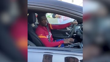 Luego los fans querrán que las estrellas paren sus coches: el incidente de Dembélé con un joven