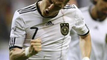 Schweinsteiger ve a Alemania mejor que en 2006 y Podolski cree en el título