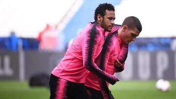 (FILES) In this file photo taken on April 26, 2019 Paris Saint-Germain's Brazilian forward Neymar (L) and Paris Saint-Germain's Italian midfielder Marco Verratti attend a training session at the Stade de France, in Saint-Denis, near Paris, on th
