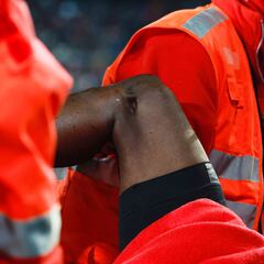 Diakhaby se destroza la rodilla tras un choque con Tchouameni y acaba en el hospital