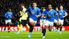 24 February 2022, United Kingdom, Glasgow: Rangers&#039; James Tavernier (L) celebrates scoring his side&#039;s first goal during the UEFA Europa League soccer match between Glasgow Rangers and Borussia Dortmund at Ibrox Stadium. Photo: Jane Barlow/PA Wir